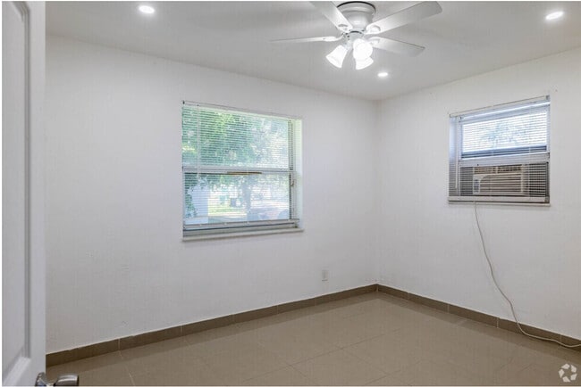 1044-1046 Foster Rd, Hallandale Beach