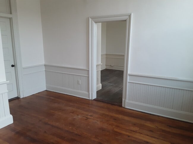 bedroom - 511 Gloucester St Unit 202