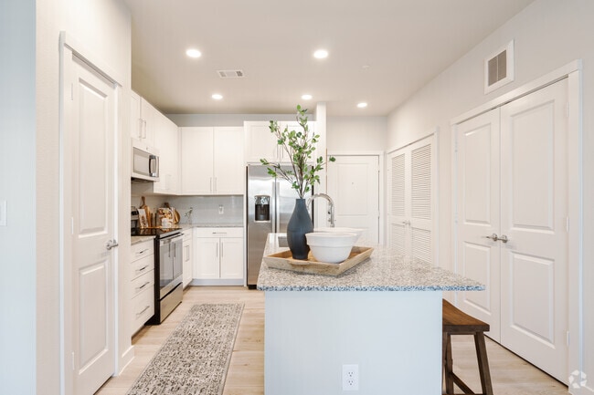 2BR, 2BA - 1058SF