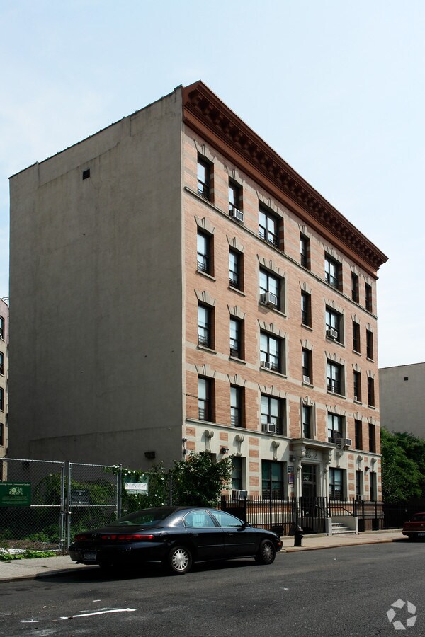 Photo - 749-769 Jennings St Apartments