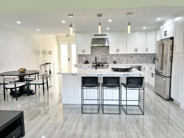 Photo - 218 Old Meadow Way