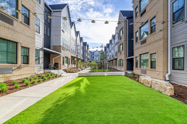 Building Photo - Los Altos