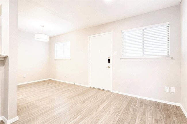 Photo - 3138 Manor Rd Unit 105
