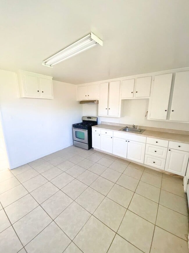 Photo - 3905 Huron St