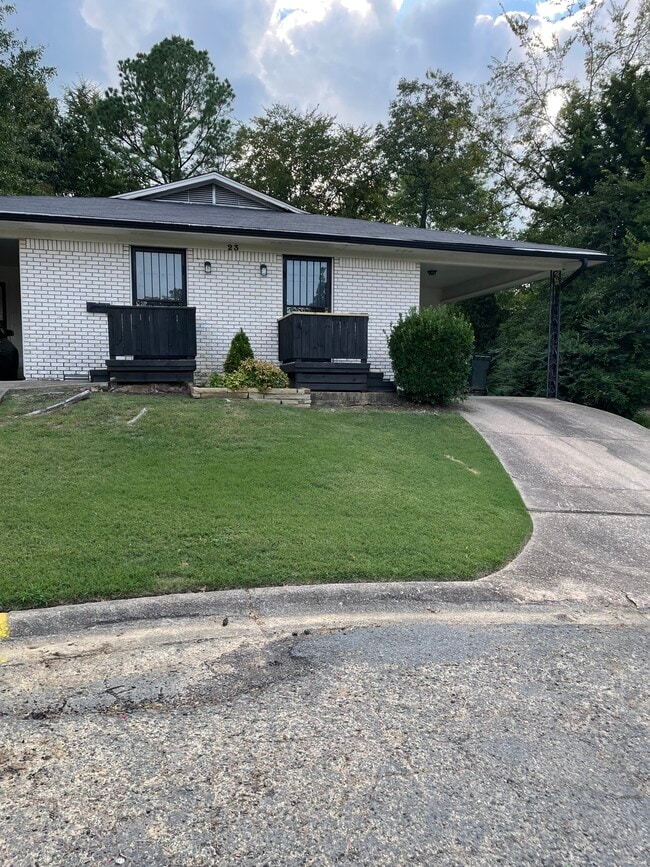 23 Rosemunn Dr Unit B