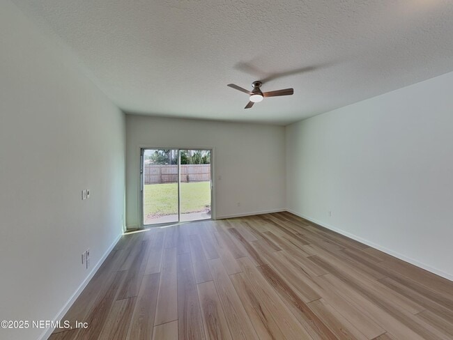 Photo - 610 Holly Lks Dr