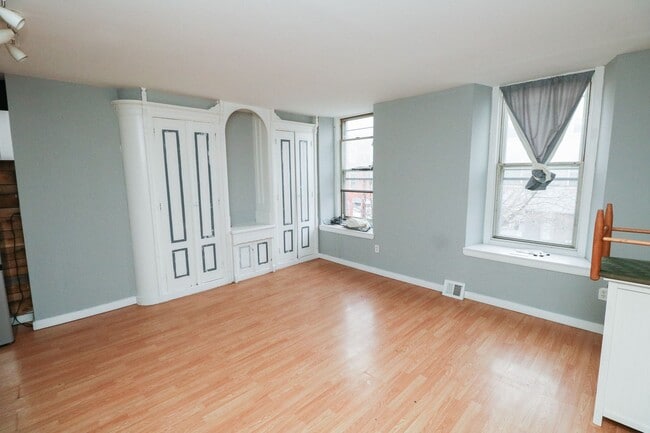 Photo - 1839 Master St Unit 2