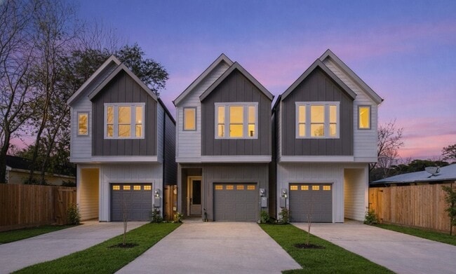 Building Photo - 5028 Creekmont Dr