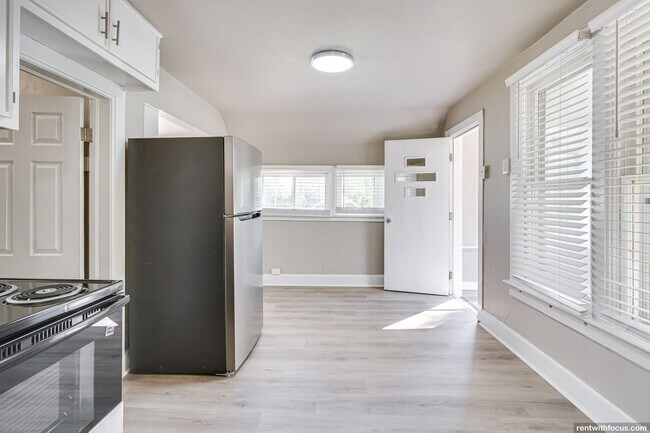 1111 Oviatt St Unit 1111 1/2 Oviatt St.