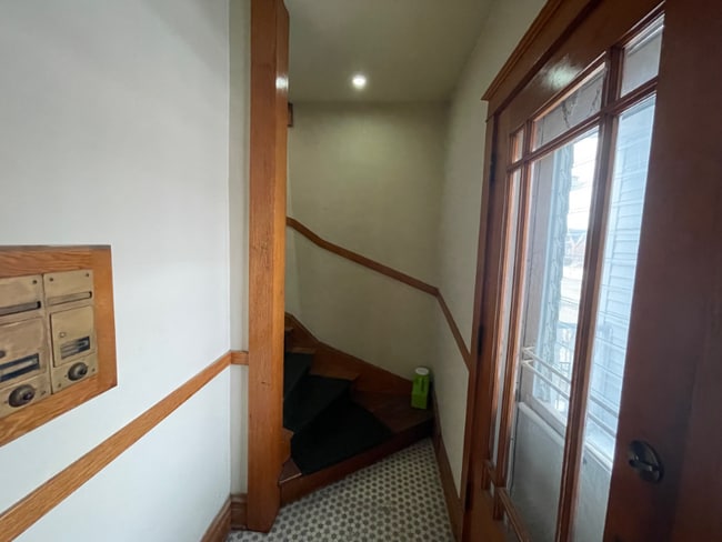 Photo - 5855 W Leland Ave Unidad 2