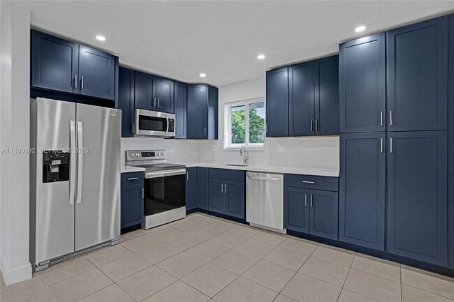 Building Photo - 136 NW 6th Ave Unit 2