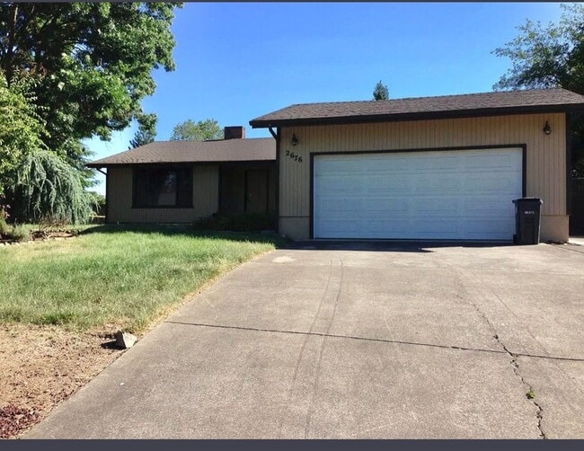 Building Photo - *Price Reduction* on a Newly renovated thr... Unit 2676 Upper Dr