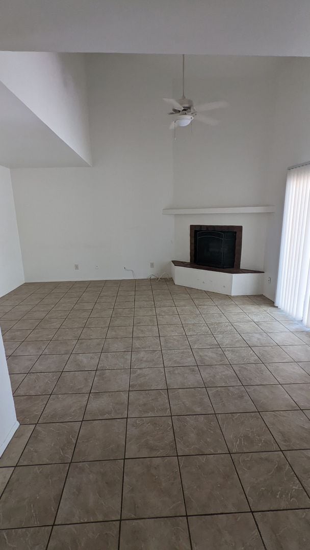 Photo - Beautiful Townhouse - 3 bed & 2 bath in Gr...
