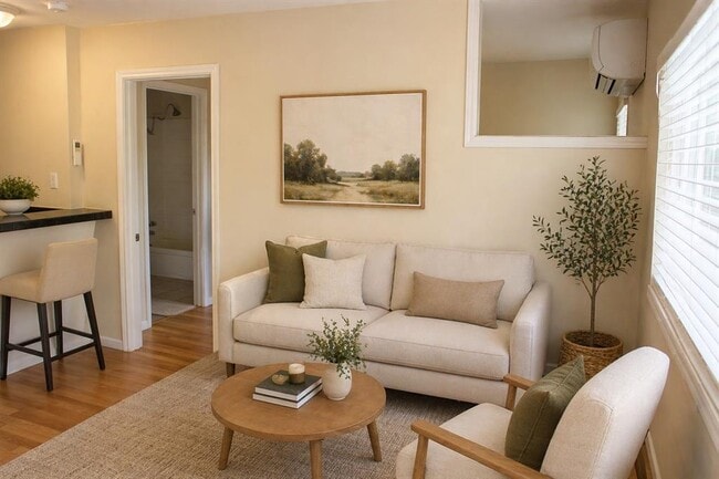 Building Photo - 304 E 33rd St Unit 19