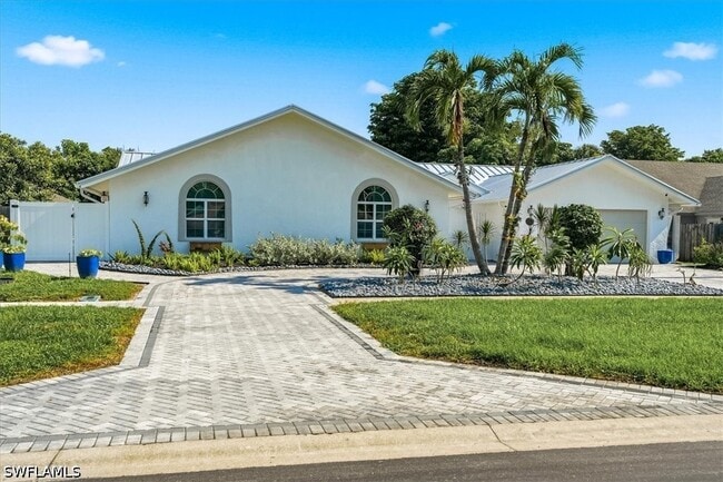 2467 Pinewoods Cir