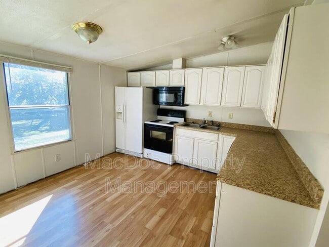 Photo - 3611 Shirleys Hill Rd