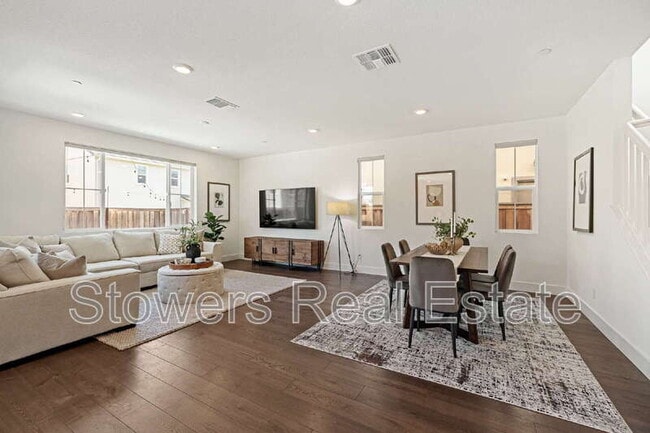 Photo - 2428 Periwinkle Pl