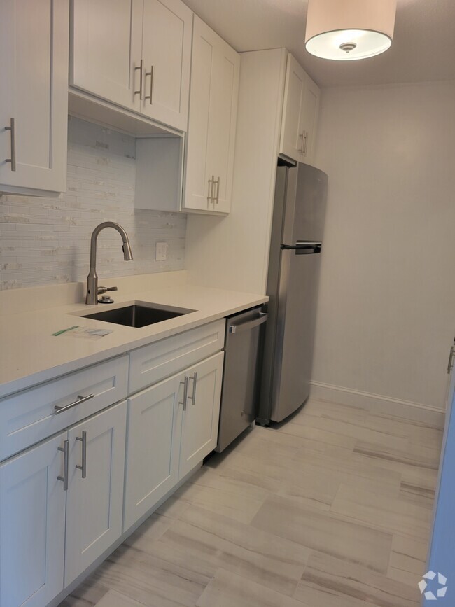 Building Photo - 1 Greenbriar Dr Unit 307 Rental