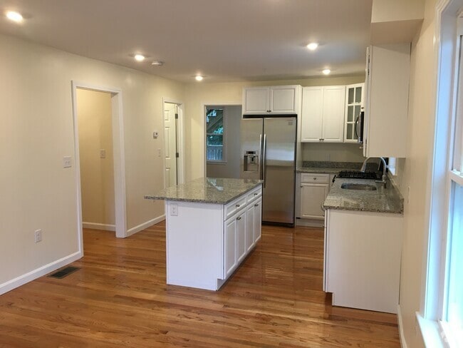 Building Photo - 8 Mechanic St Rental