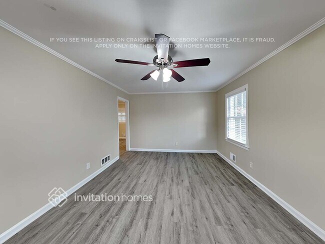 Photo - 8837 Elma St