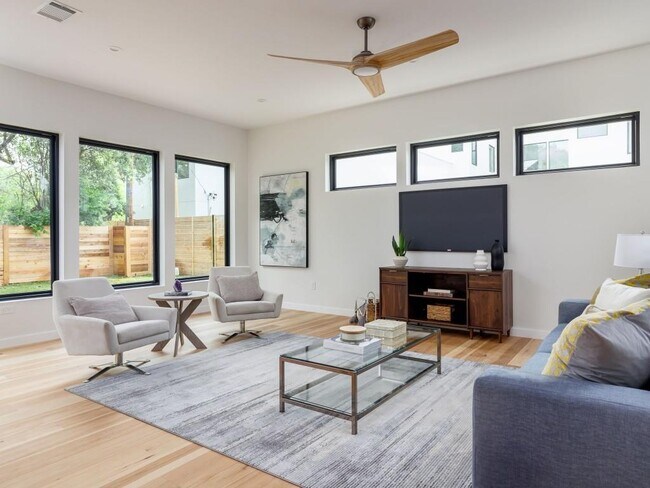 Photo - 1109 W Oltorf St