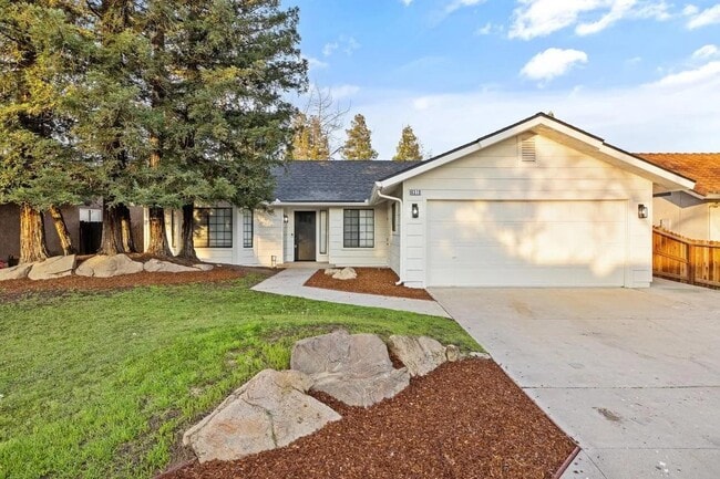 Building Photo - 6379 N Forestiere Ave