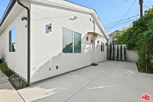 Photo - 13550 Hamlin St Casa