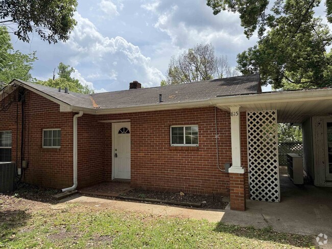 Building Photo - 815 E Carolina St Rental