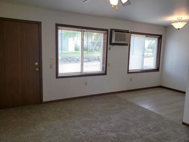 Photo - 687 Wood Violet Ln Unidad 1