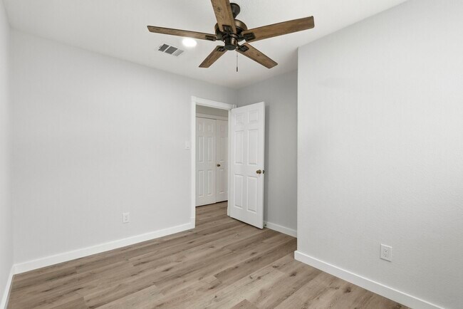 Photo - 15215 Parkville Dr