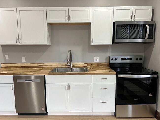 Photo - 223 E 8th St