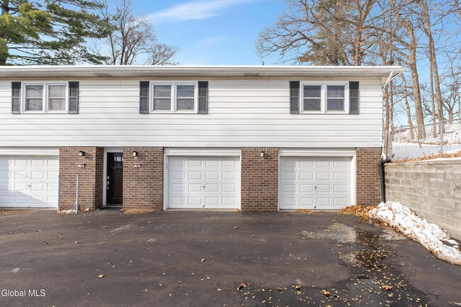 Building Photo - 7 Elgin St