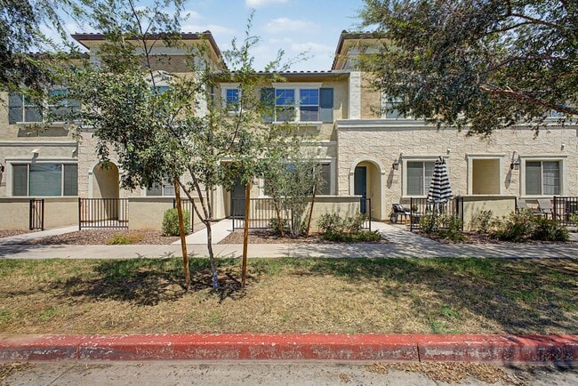 Photo - 1917 E Hampton Ln