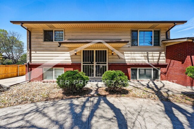 Spacious Home with Washer/Dryer and Centra... - Spacious Home with Washer/Dryer and Centra...