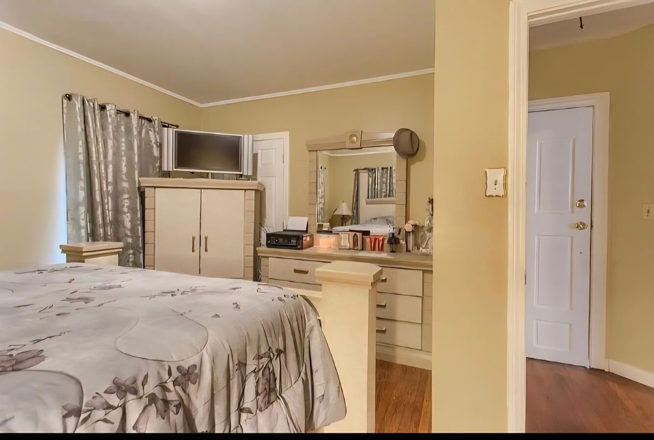 Photo - 75 Johnson St