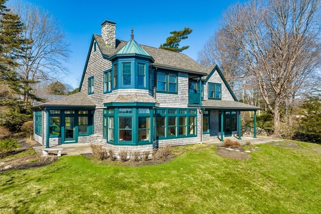 Photo - 876 Shore Rd