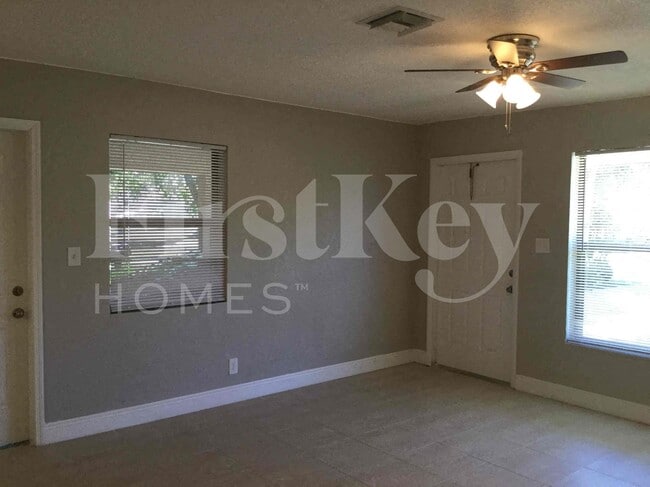 Photo - 2610 SW 5th St