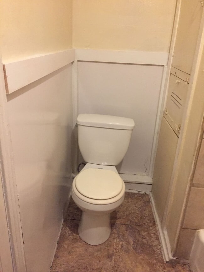 Baño - 2363 N Robertson St Unidad 2363