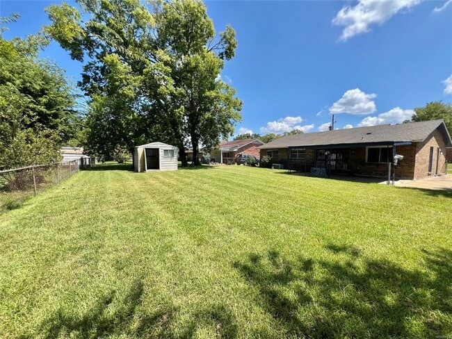 Photo - 307 Daman Dr