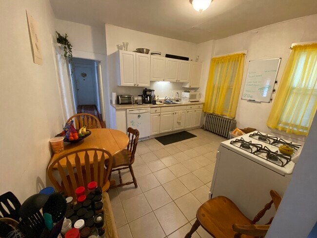 Photo - 147 Kelton St Unit 1