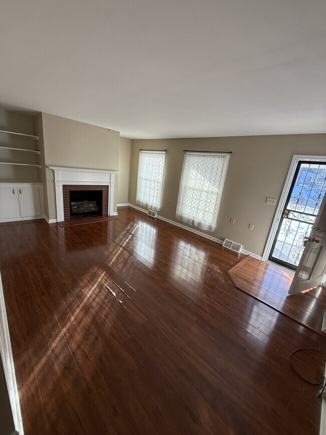 Photo - 305 S Lincoln Blvd