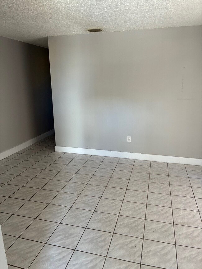 Photo - 678 NW 44th St