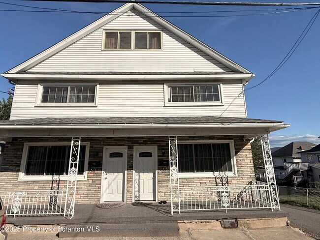 Building Photo - 1002 E Park Ave Rental