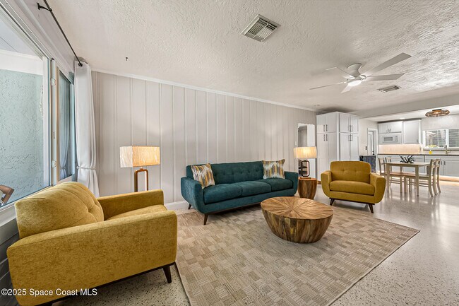 Photo - 285 Le Jeune Dr