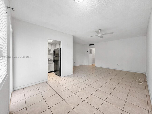 Photo - 2430 NE 135th St Unit 303