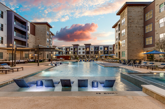 Pool - Aura 35Fifty Rental