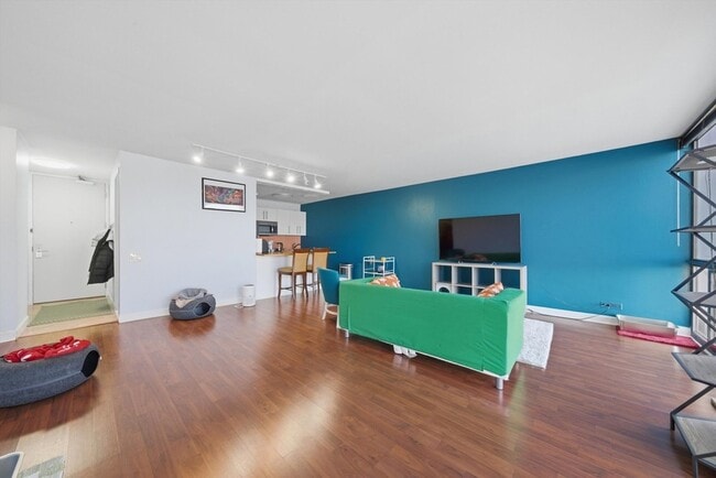 Photo - 4343 N Clarendon Ave Unit 613