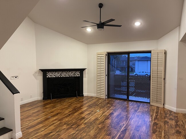 Building Photo - 305 Coral Reef Dr Unit 8