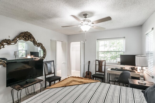 Photo - 1203 Granville Rd