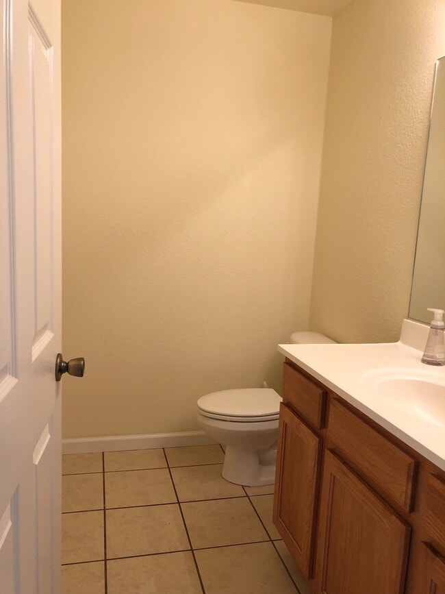 Photo - Mack Rd Unidad D